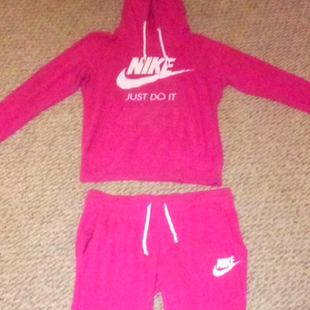 Pink NIKE two piece outfit